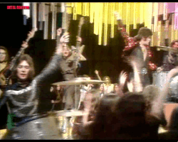 200.gif?cid=fc005b0828ceb0dd1bcb3790b54d254e5c657589a956f1b4&rid=200.gif&ct=g