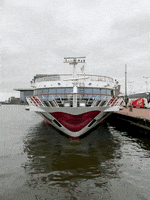 Cruise Ship Kiss GIF by A-ROSA Kreuzfahrten