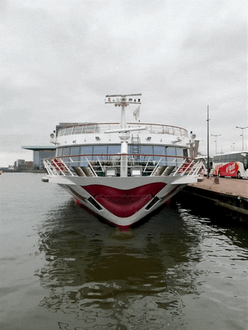 Cruise Ship Kiss GIF by A-ROSA Kreuzfahrten