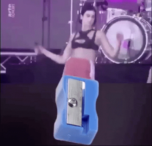 giphy.gif?cid=4d1e4f295eebe705c869a69295