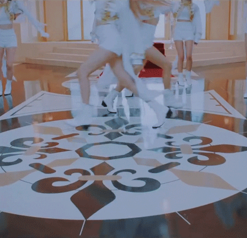 Deja Vu Queen GIF by KPopSource - Find & Share on GIPHY