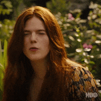 Emilia Clarke En Rose Leslie Gif Rose Leslie (@thelovelyroseleslie)