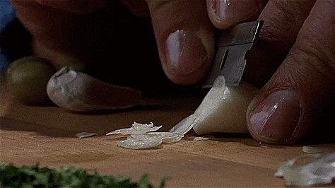 witchipedia garlic gif