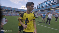 Pulisic Stops Interview to Take Photo With Fan 