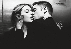 Robert Pattinson Kissing S GIF - Find & Share on GIPHY