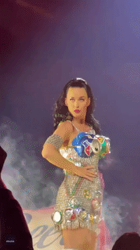 Katy Perry Uses Her Hand To 'Press Open' Her Eyelid During Las Vegas Performance