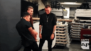 200.gif?cid=fc005b0869c54104f5c3b1f5151e72cc175add2e6c1917af&rid=200.gif&ct=g