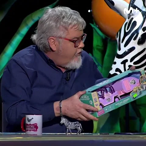 Ilustres Ignorantes Rosa GIF