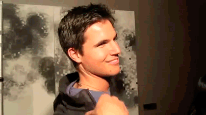 robbie amell GIF