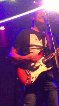 DivididosOficial theater teatro audience guitarra GIF