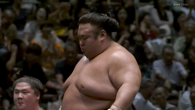 TZ85 giphyupload sumo ura 2023 aki basho GIF