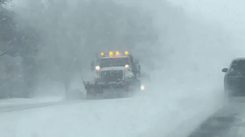 Heavy Snow Reduces Visibility on Illinois Roads
