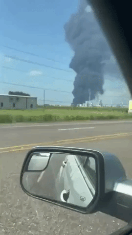 Fire at Louisiana Oil Refinery Sends Plumes of Black Smoke Into Sky