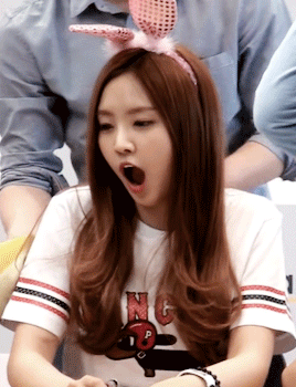 naeun GIF