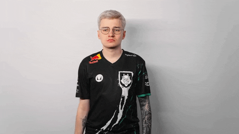 Showing Off Look Here GIF by G2 Esports