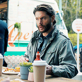 aborddelimpala giphyupload wink jensen ackles tracker GIF