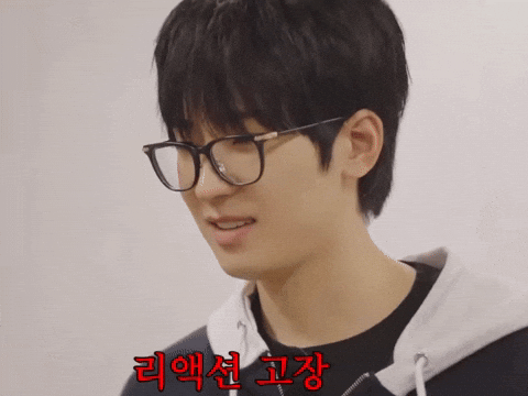 세븐틴 Funny Reaction GIF