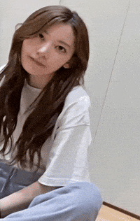 Helmets kpop idol sakura le sserafim GIF