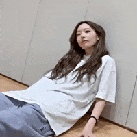 Helmets kpop idol sakura le sserafim GIF