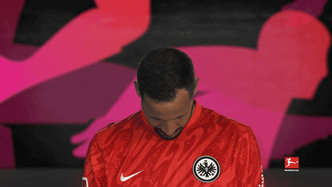 Look Up Eintracht Frankfurt GIF by Bundesliga