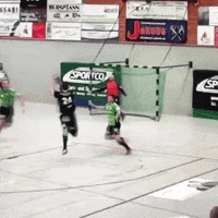 TuSVolmetal handball tackle volmetal GIF
