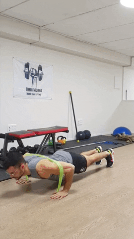 ONEBODY giphyupload homeworkout אימוןביתי גומייה GIF