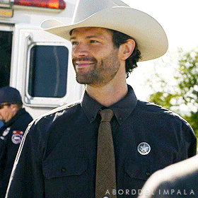 aborddelimpala giphyupload smile jared padalecki walker GIF