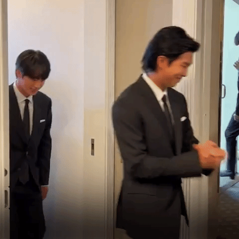 Jin walks out of the press conference.