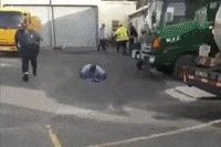 Winner Running GIF by Bermemes