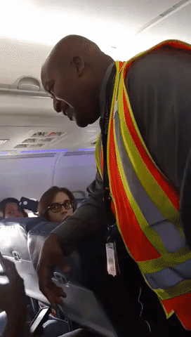 Man Removed From Delta Flight for Using the Restroom