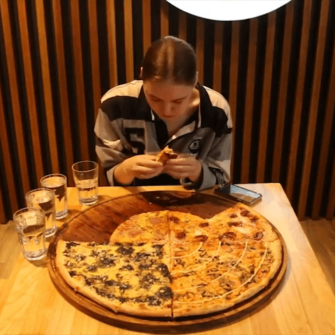 Nela Zisser vs MASSIVE PIZZA