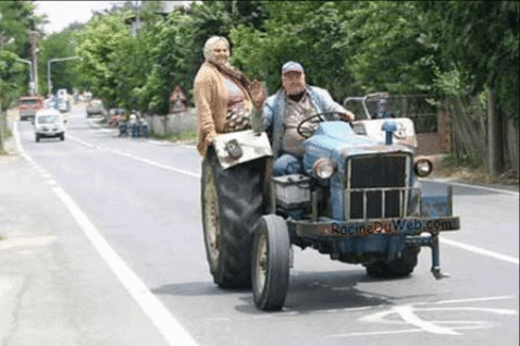 timy giphygifmaker tracteur sans roue paysans campagne fermier GIF