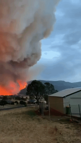 Raging Bushfire Threatens Corryong, Victoria