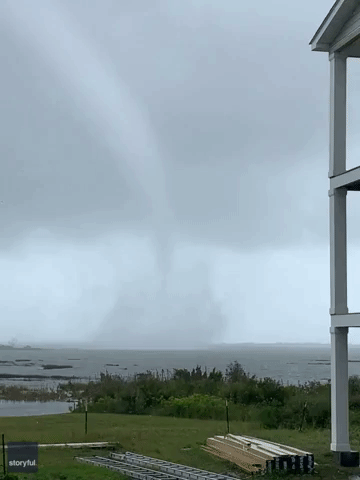 Large Waterspout Comes Ashore in North Carolina as Hurricane Ian Approaches