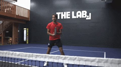 cu-danh-backhand-bang-hai-tay