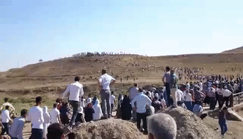 Hundreds Cross Border to Fight Alongside Kurds in Kobane