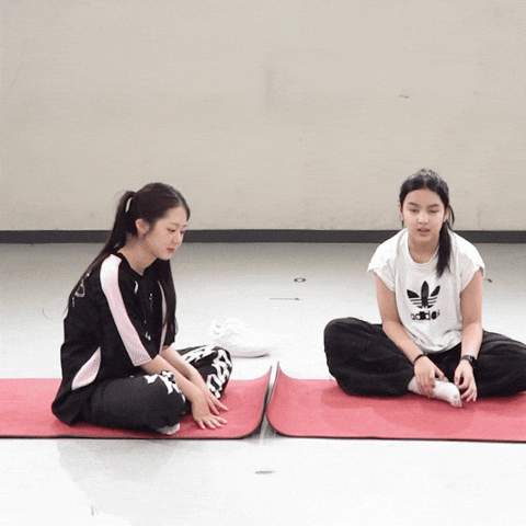 박수 Yunji GIF by ChoCo Official