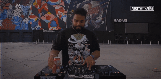 Chicago House GIF by aboywithabag