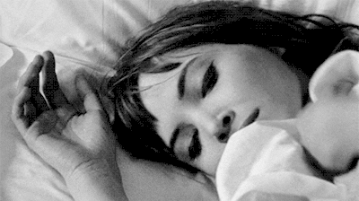 femme qui n'arrive pas à dormir