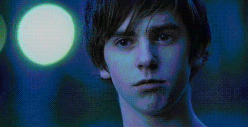 freddie highmore GIF