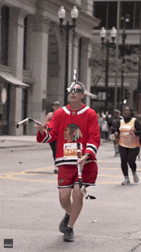 'Joggler' Completes Chicago Marathon While Juggling Mini Hockey Sticks
