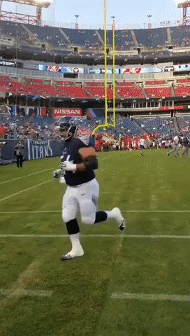 Young Football Fan Has Best Reaction After Getting High 5 From Titans Quarterback