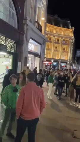 Crowds Spill Onto London Streets as Pubs Close Early Due to COVID Restrictions