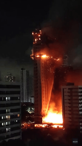 Fire Engulfs Building Under Construction in Brazilian Coastal Town