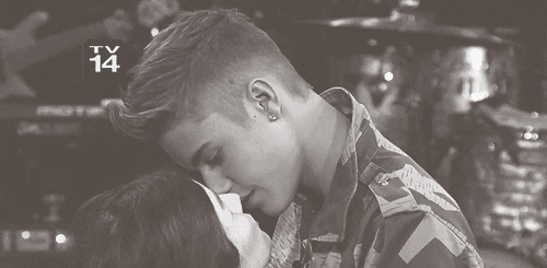justin bieber kiss GIF