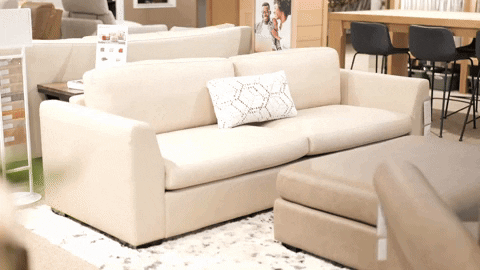 gif canapé beige et coussin