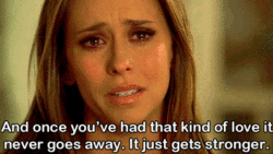 jennifer love hewitt GIF