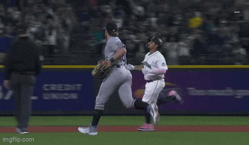 kingkaps7 giphyupload kingkaps7 2025 josh naylors go-ahead bases-clearing double september 23 GIF