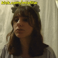 emredmir68 dans misfit zehra arı GIF