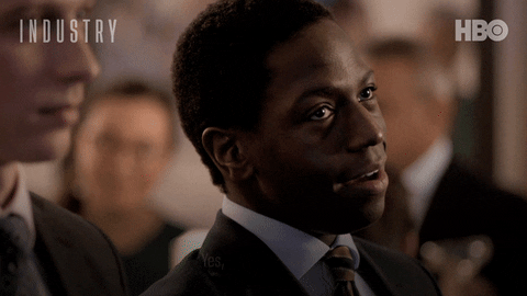 feriado em ingles
DESCRIÇÃO DA IMAGEM: Cena da série Industry. O personagem Gus Sackey, interpretado por David Jonsson, diz a frase da legenda para alguém. Ele é um homem negro jovem, de cabelos curtos, e está usando terno e gravata.